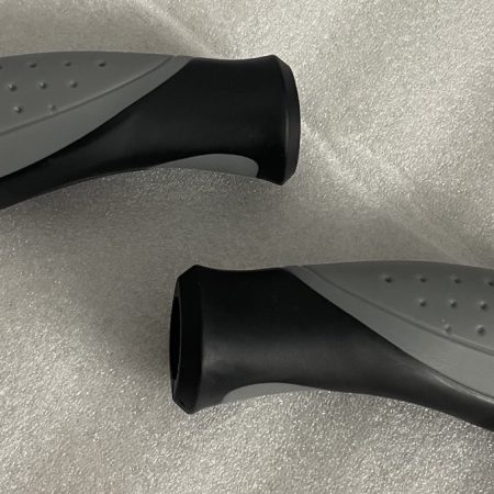Handlebar grips for golf scooter